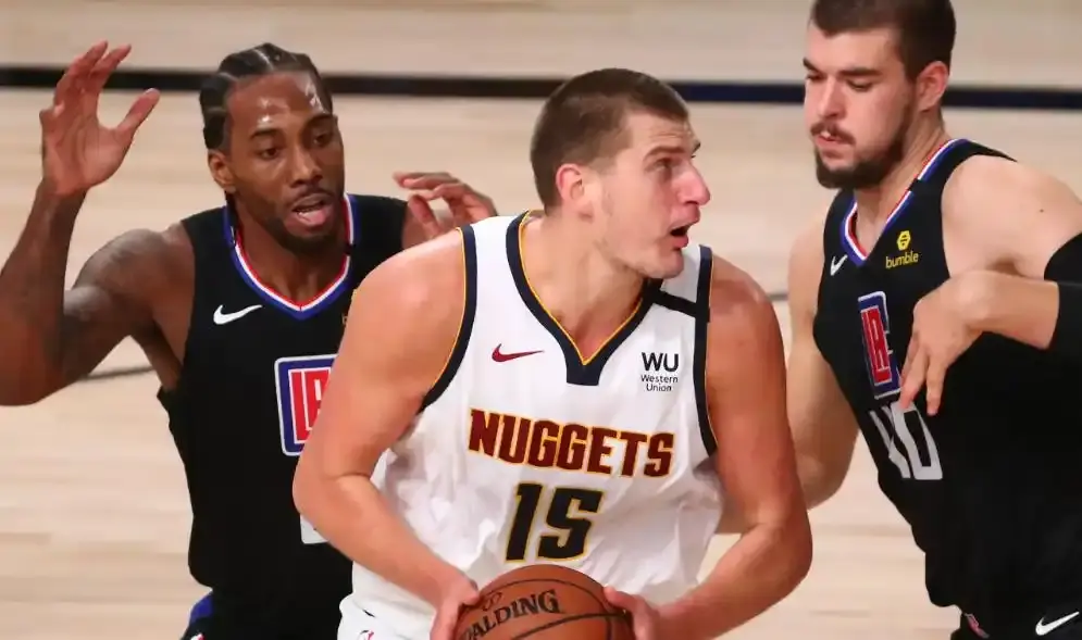 爱游戏体育官方网站-穆雷重要时刻出色发挥，皇家马德里带队取胜！比赛高潮迭起(穆雷受过几次伤)