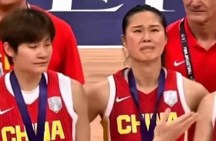 爱游戏体育官方网站-莱万多夫斯基身材