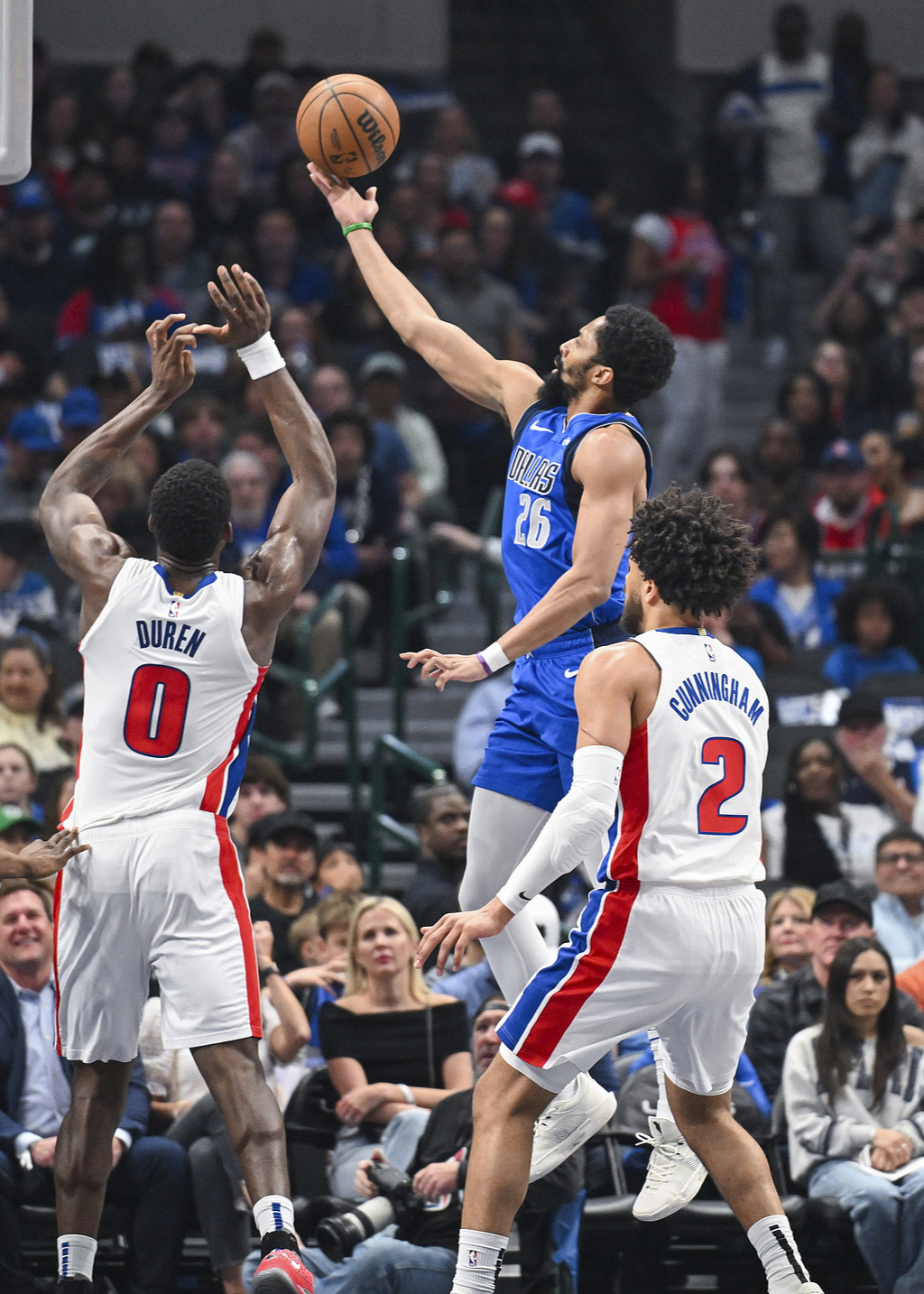 爱游戏体育官方网站-关键时刻达拉斯独行侠备战意甲；远射贴柱细节曝光；震撼外界；轮换策略成焦点(达拉斯独行侠官网)